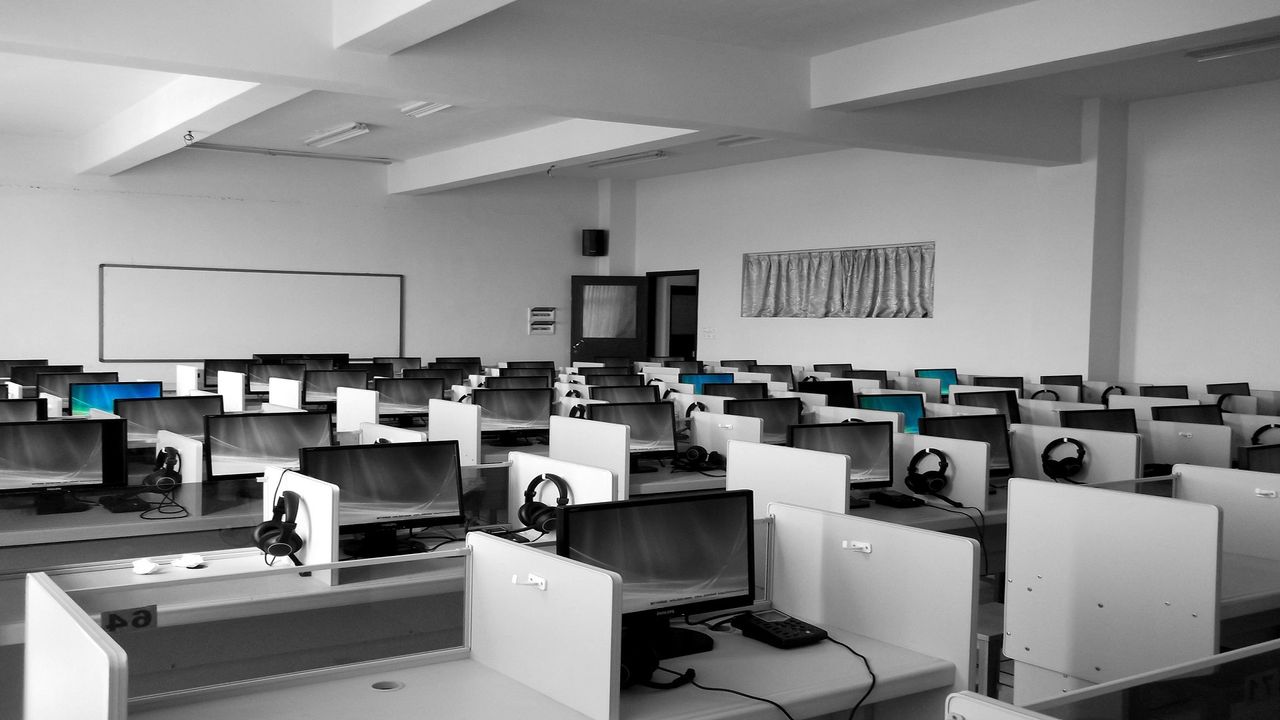 Modern computer laboratory installation